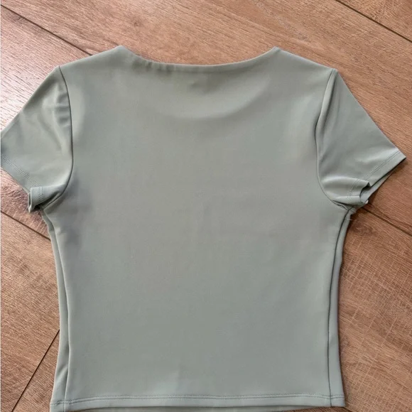 Express Body Contour 90's Women’s Cropped Tee Sage Green Small - Picture 4 of 6